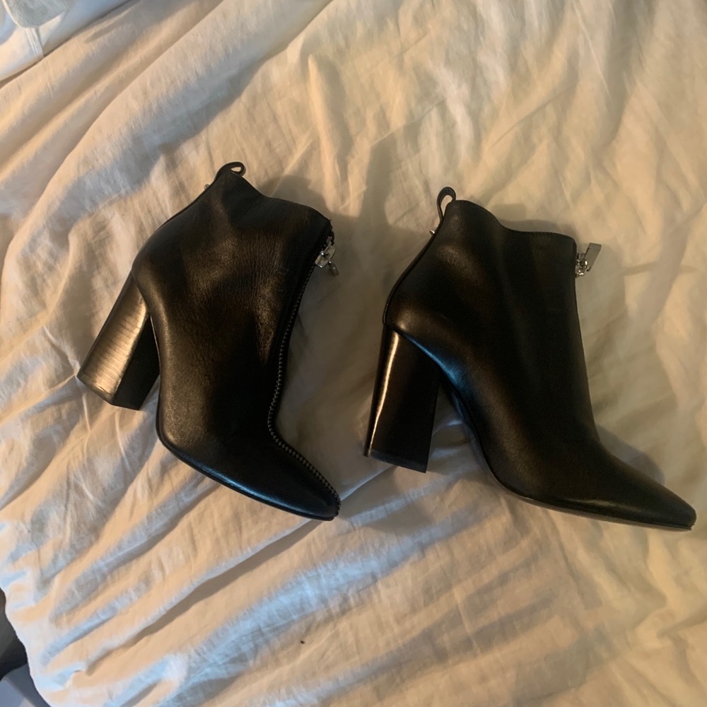 Kendal + Kylie Reagan Black leather Booties👢